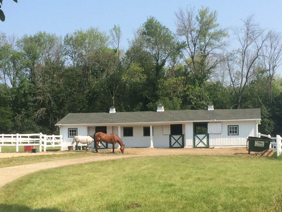 17 Oakdene East Barrington Hills, Illinois 60010 - Barn