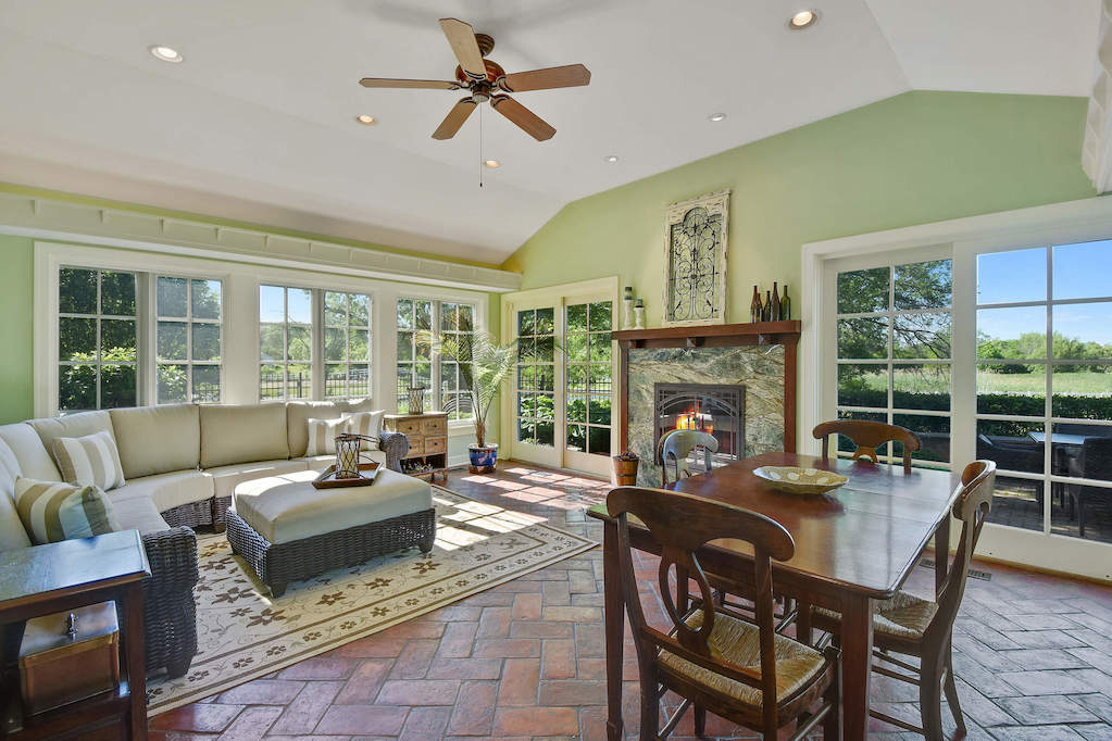 17 Oakdene East Barrington Hills, Illinois 60010 - Sun Room