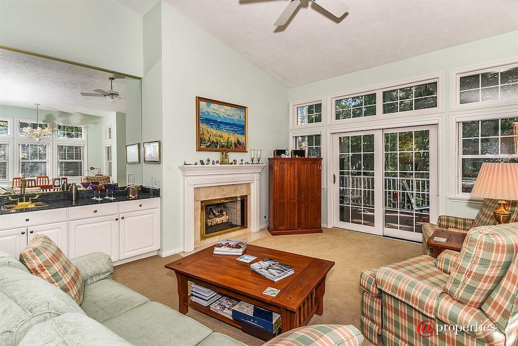 18500 Dunecrest Drive #24 New Buffalo, Michigan 49117 - Living Room