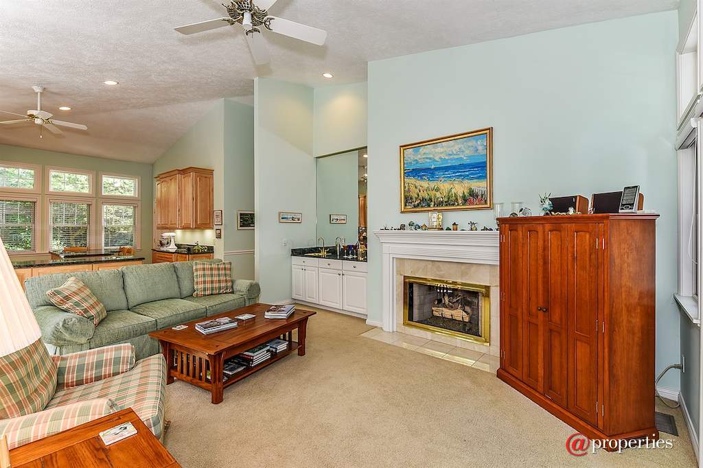18500 Dunecrest Drive #24 New Buffalo, Michigan 49117 - Living Room