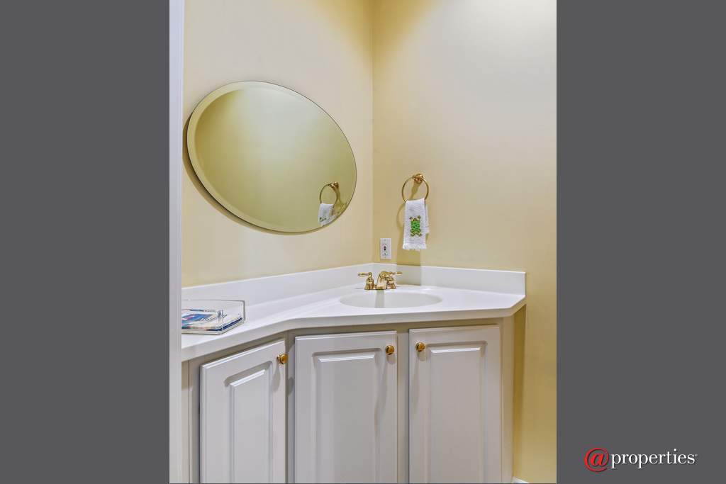18500 Dunecrest Drive #24 New Buffalo, Michigan 49117 - Powder Room