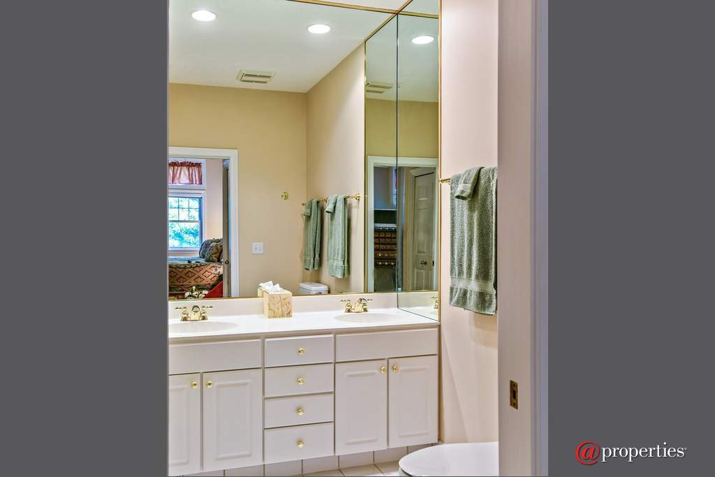 18500 Dunecrest Drive #24 New Buffalo, Michigan 49117 - Master Bath