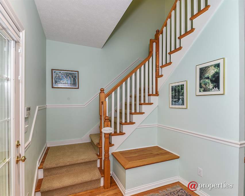 18500 Dunecrest Drive #24 New Buffalo, Michigan 49117 - Foyer