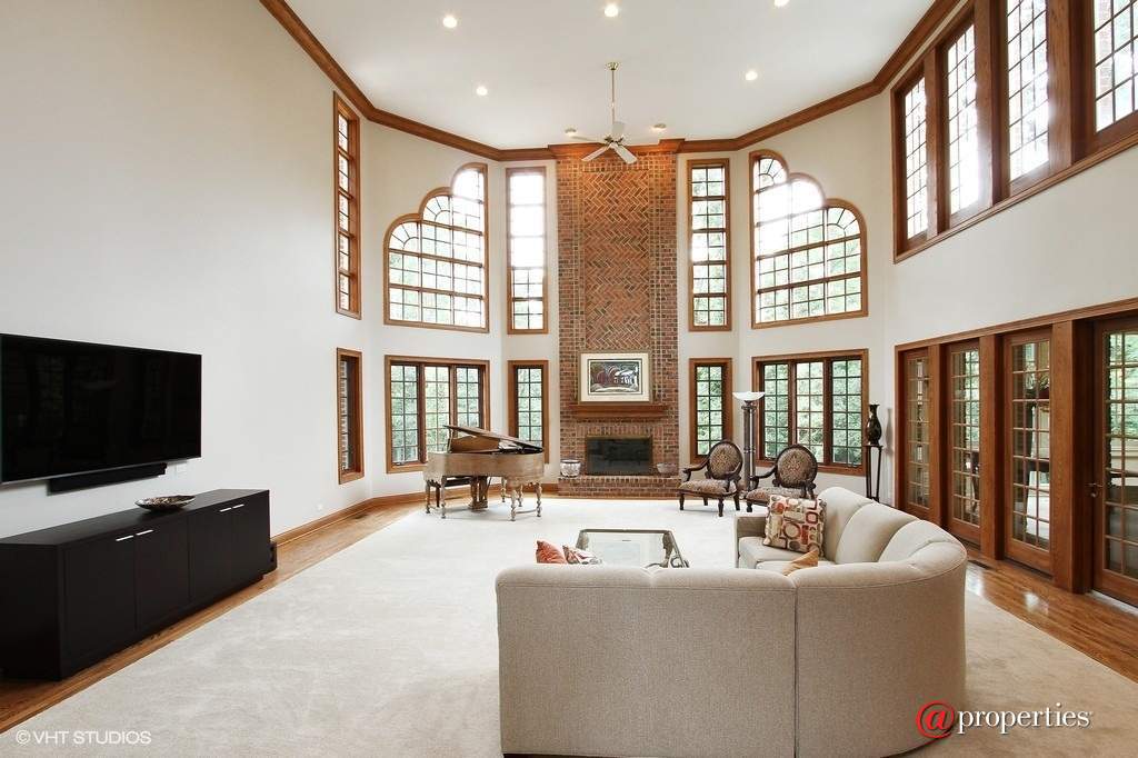 28532 N Sky Crest Drive Ivanhoe, Illinois 60060 - Living Room