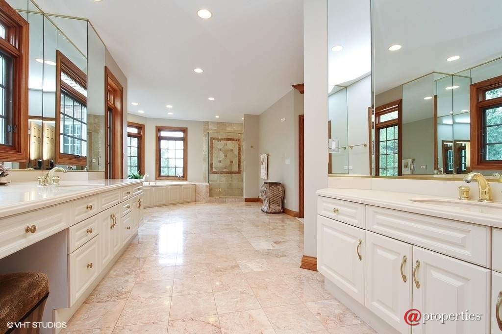 28532 N Sky Crest Drive Ivanhoe, Illinois 60060 - Master Bathroom