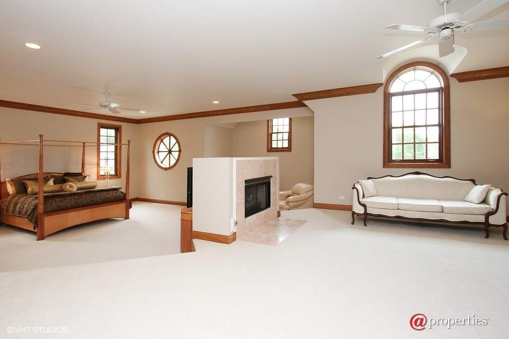 28532 N Sky Crest Drive Ivanhoe, Illinois 60060 - Master Bedroom w/Sitting Area