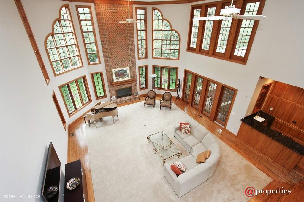 28532 N Sky Crest Drive Ivanhoe, Illinois 60060 - Living Room