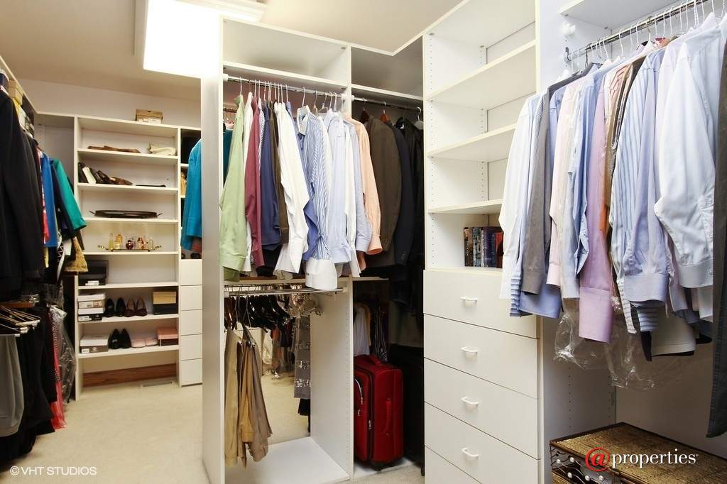 28532 N Sky Crest Drive Ivanhoe, Illinois 60060 - Closet - Master Bedroom