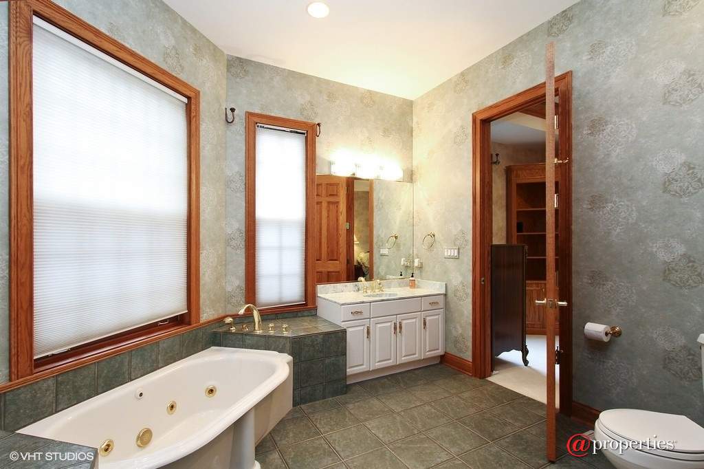 28532 N Sky Crest Drive Ivanhoe, Illinois 60060 - Bathroom - Master Bedroom 1st Floor