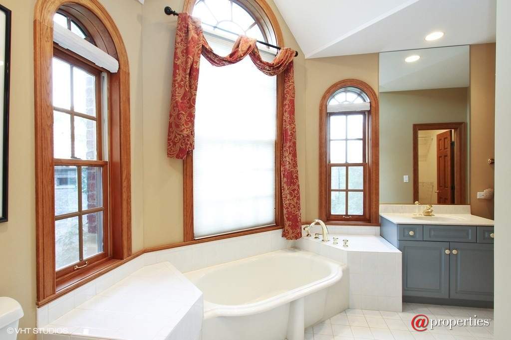 28532 N Sky Crest Drive Ivanhoe, Illinois 60060 - 3rd Bath