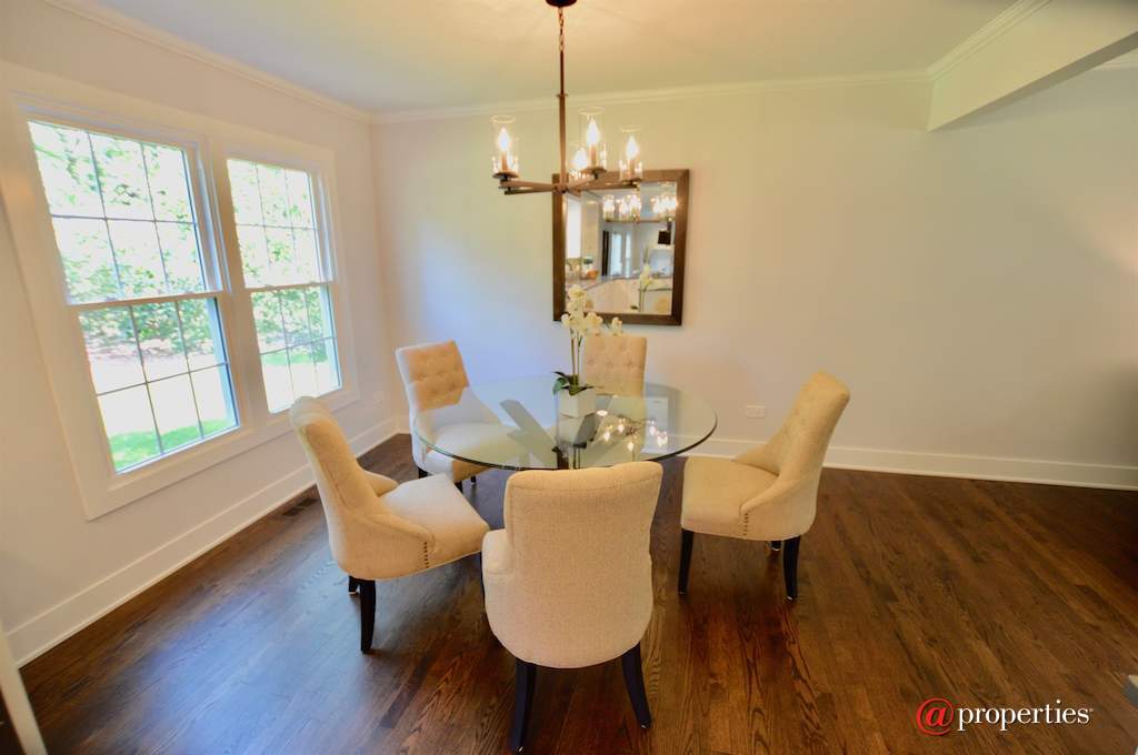 1041 Old Colony Road Lake Forest, Illinois 60045 - Dining Room