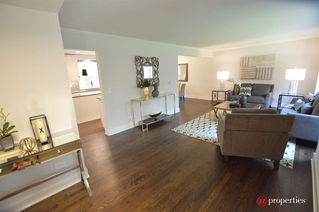 1041 Old Colony Road Lake Forest, Illinois 60045 - Foyer / Living Room