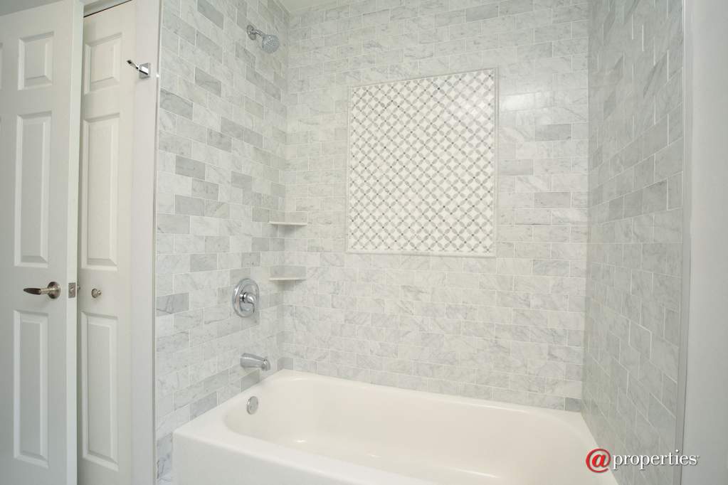 1041 Old Colony Road Lake Forest, Illinois 60045 - Bathroom