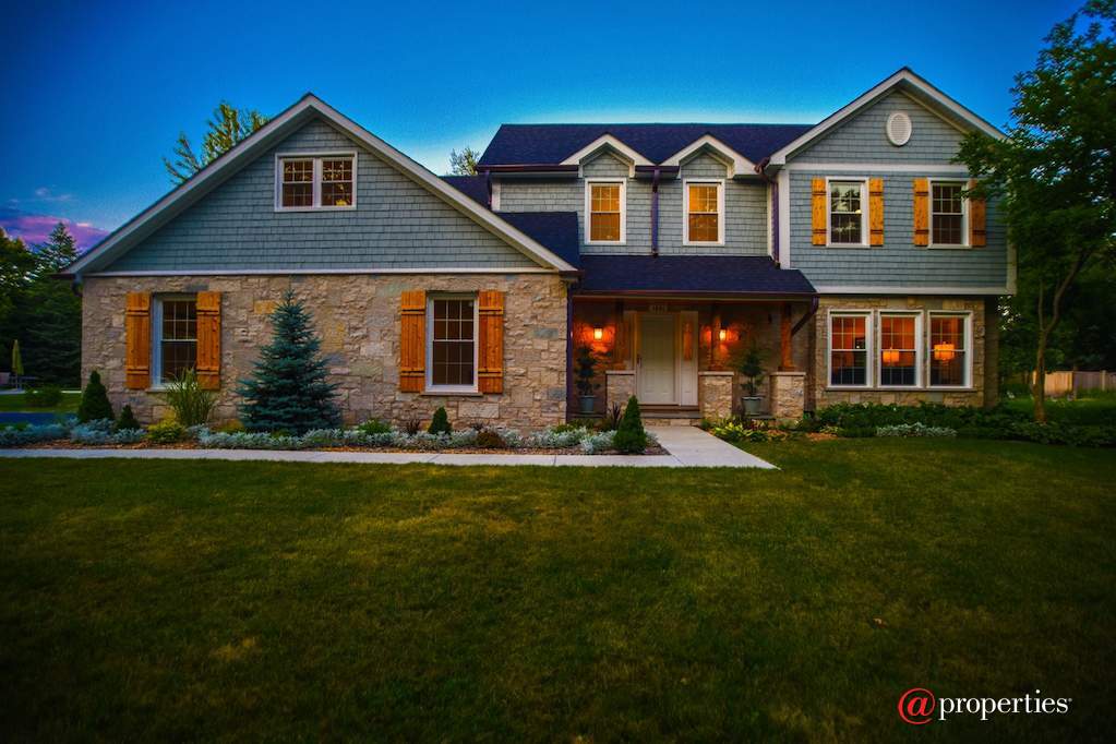 1041 Old Colony Road Lake Forest, Illinois 60045 - Front / night
