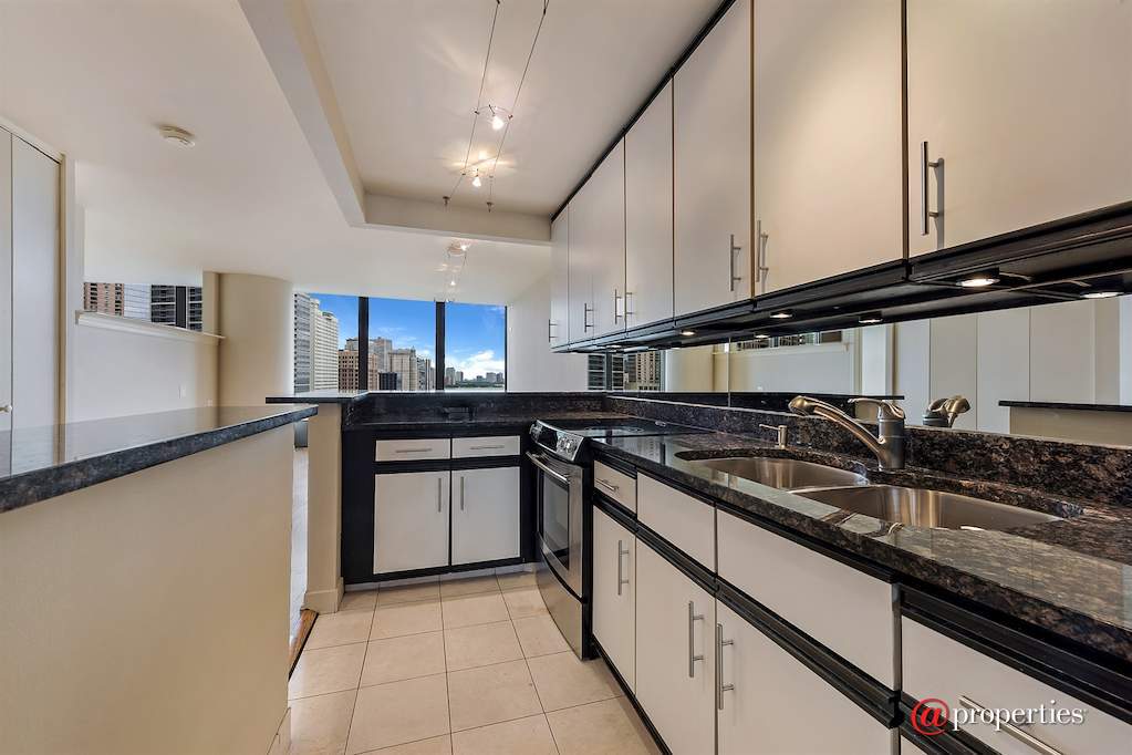 505 N Lake Shore Drive #1417 Chicago, Illinois 60611 - Kitchen