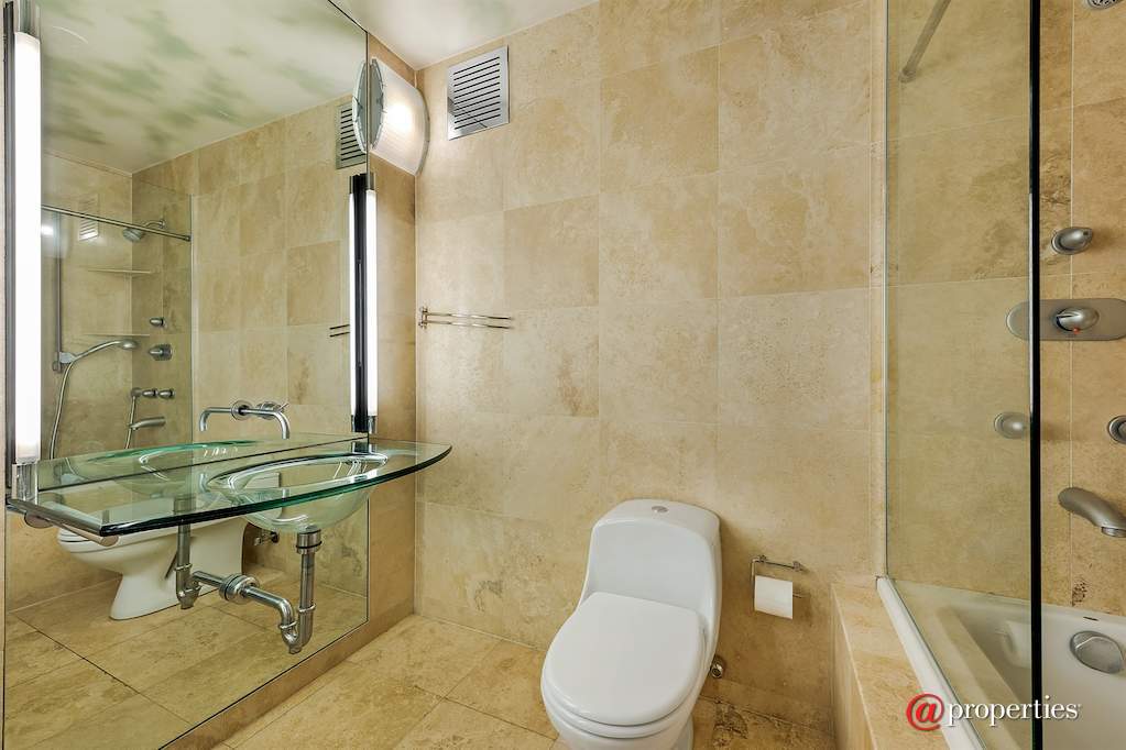 505 N Lake Shore Drive #1417 Chicago, Illinois 60611 - Bathroom