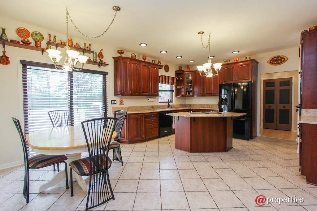 22056 N Old Farm Road Deer Park, Illinois 60010 - Kitchen
