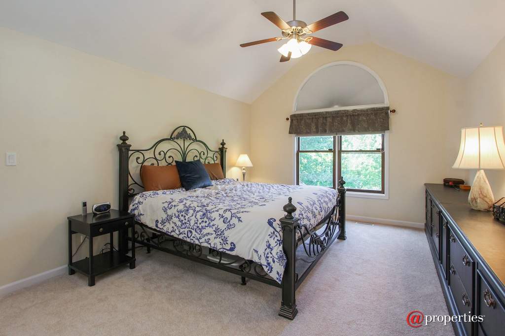 22056 N Old Farm Road Deer Park, Illinois 60010 - Master Bedroom