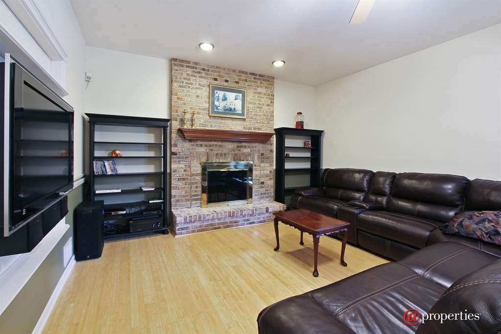 22056 N Old Farm Road Deer Park, Illinois 60010 - Family Room