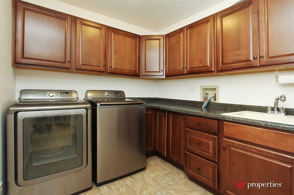 22056 N Old Farm Road Deer Park, Illinois 60010 - Laundry Room