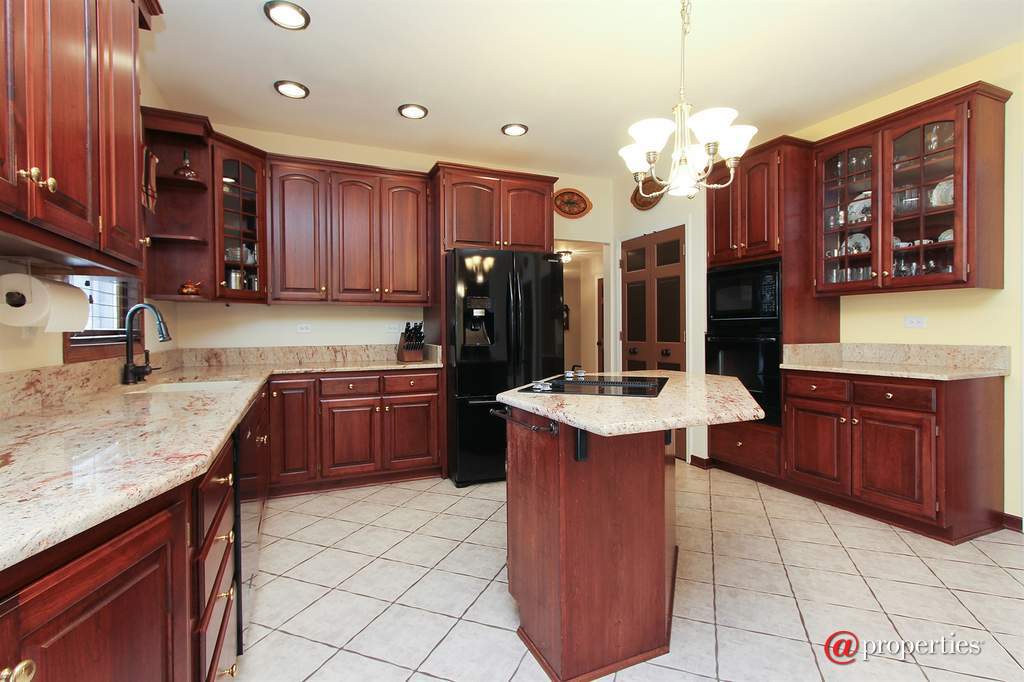 22056 N Old Farm Road Deer Park, Illinois 60010 - Kitchen