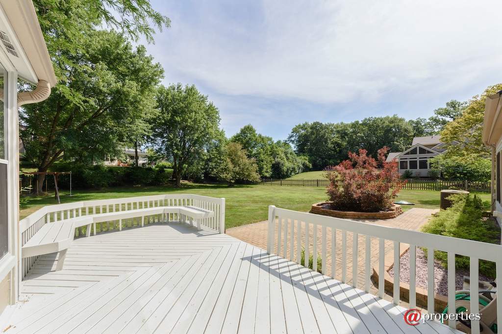 22056 N Old Farm Road Deer Park, Illinois 60010 - Deck