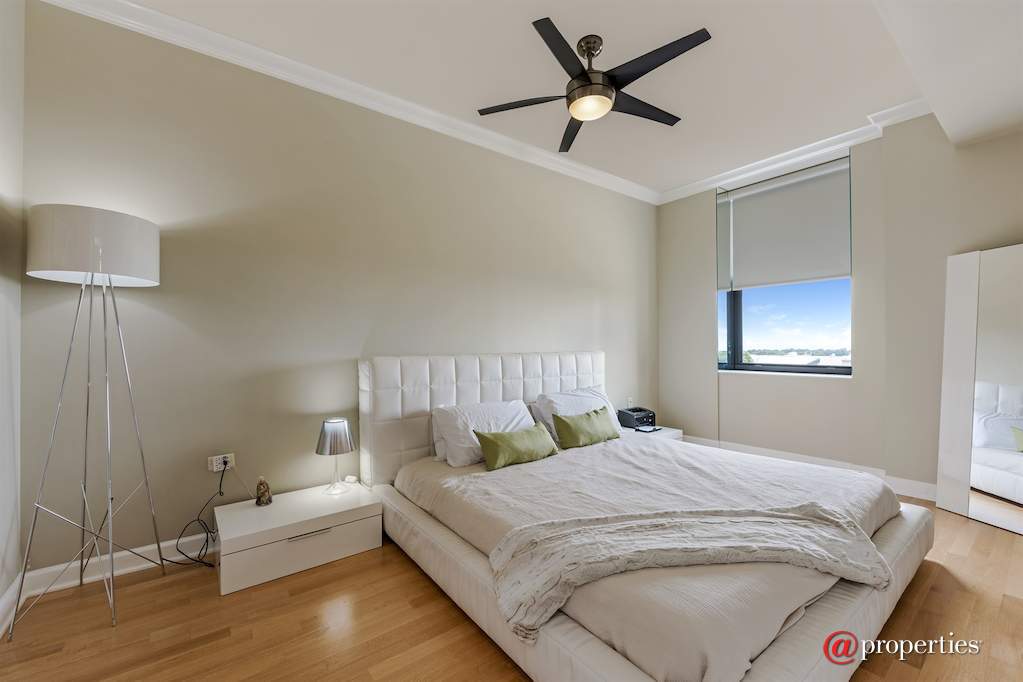 310 S Michigan Avenue #703 Chicago, Illinois 60604 - Master Bedroom