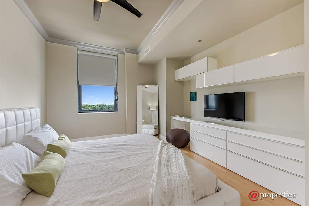 310 S Michigan Avenue #703 Chicago, Illinois 60604 - Master Bedroom