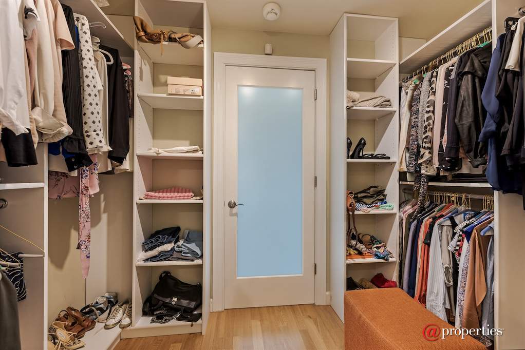 310 S Michigan Avenue #703 Chicago, Illinois 60604 - Master Bedroom Closet