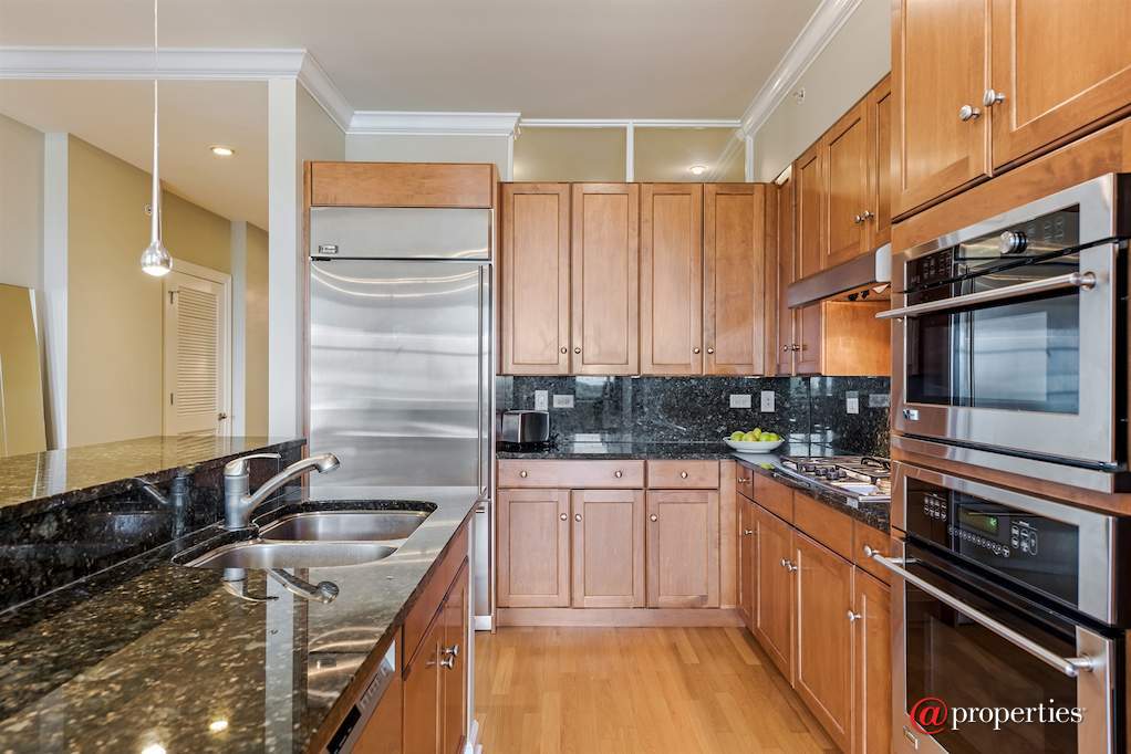 310 S Michigan Avenue #703 Chicago, Illinois 60604 - Kitchen