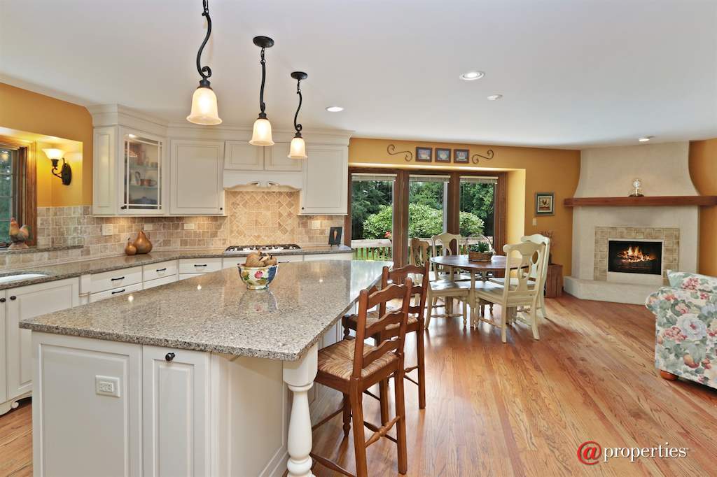 4662 Celano Drive Libertyville, Illinois 60048 - Kitchen