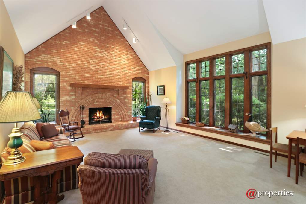 4662 Celano Drive Libertyville, Illinois 60048 - Family Room