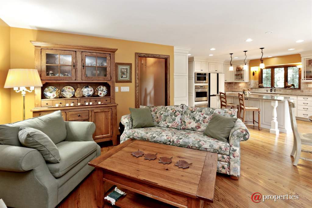 4662 Celano Drive Libertyville, Illinois 60048 - Family Room