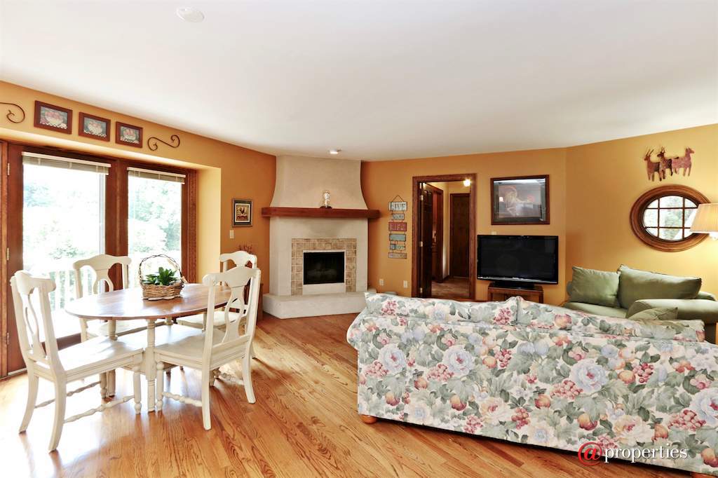 4662 Celano Drive Libertyville, Illinois 60048 - Family Room