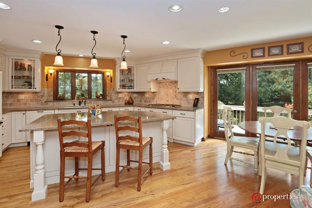 4662 Celano Drive Libertyville, Illinois 60048 - Kitchen