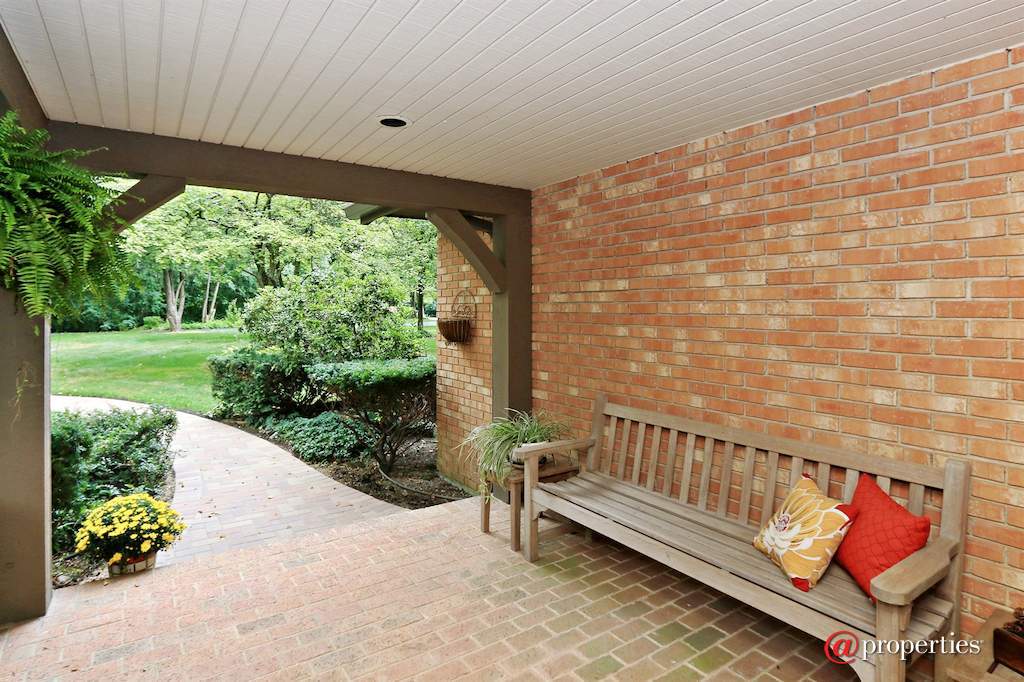 4662 Celano Drive Libertyville, Illinois 60048 - Porch