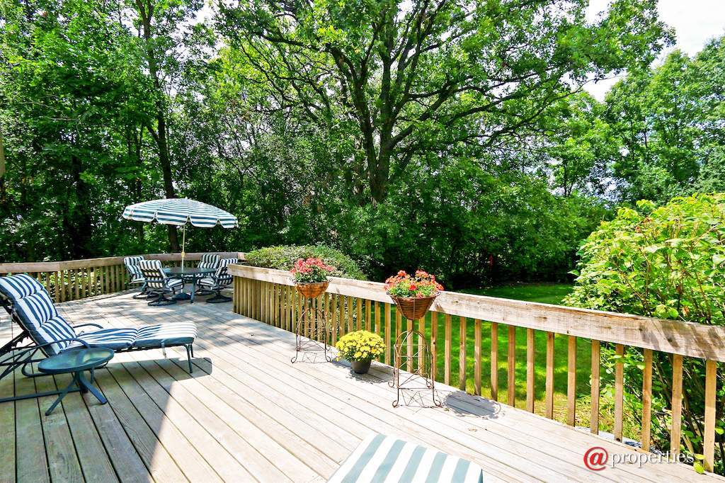 4662 Celano Drive Libertyville, Illinois 60048 - Deck