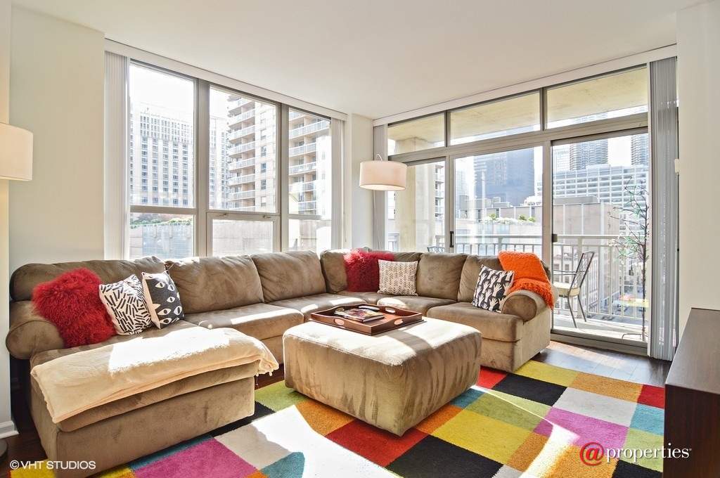 600 N Dearborn Street #912 Chicago, Illinois 60654 - Living Room