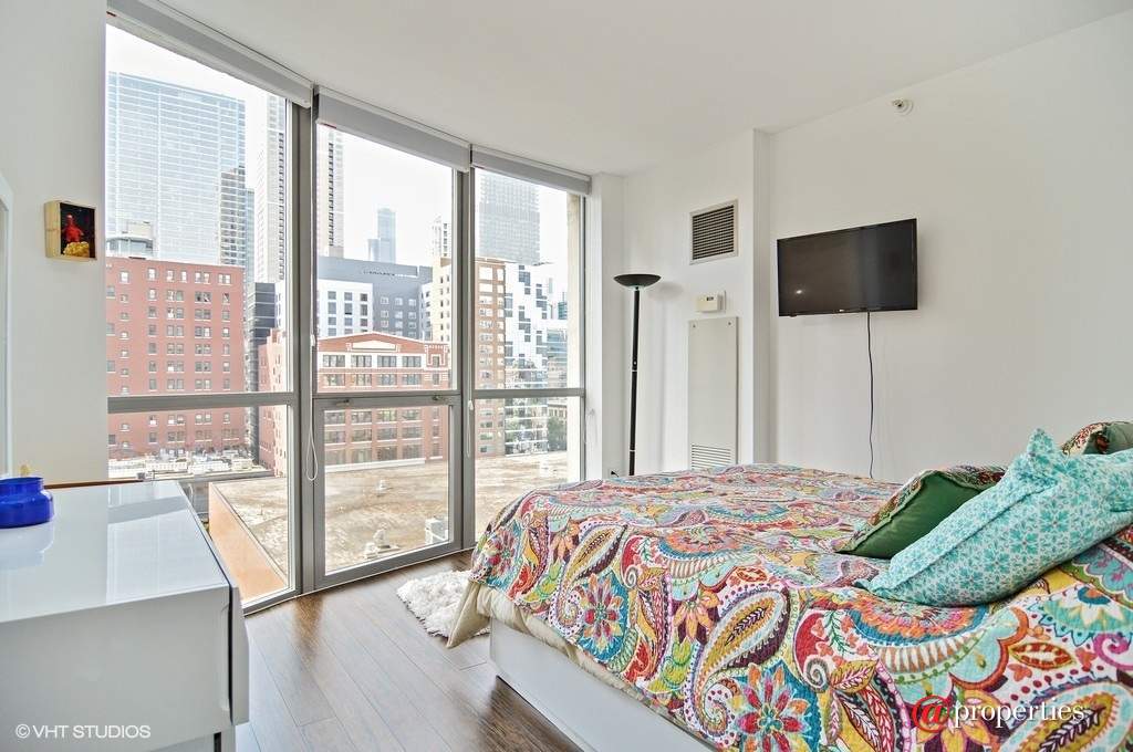 600 N Dearborn Street #912 Chicago, Illinois 60654 - Master Bedroom