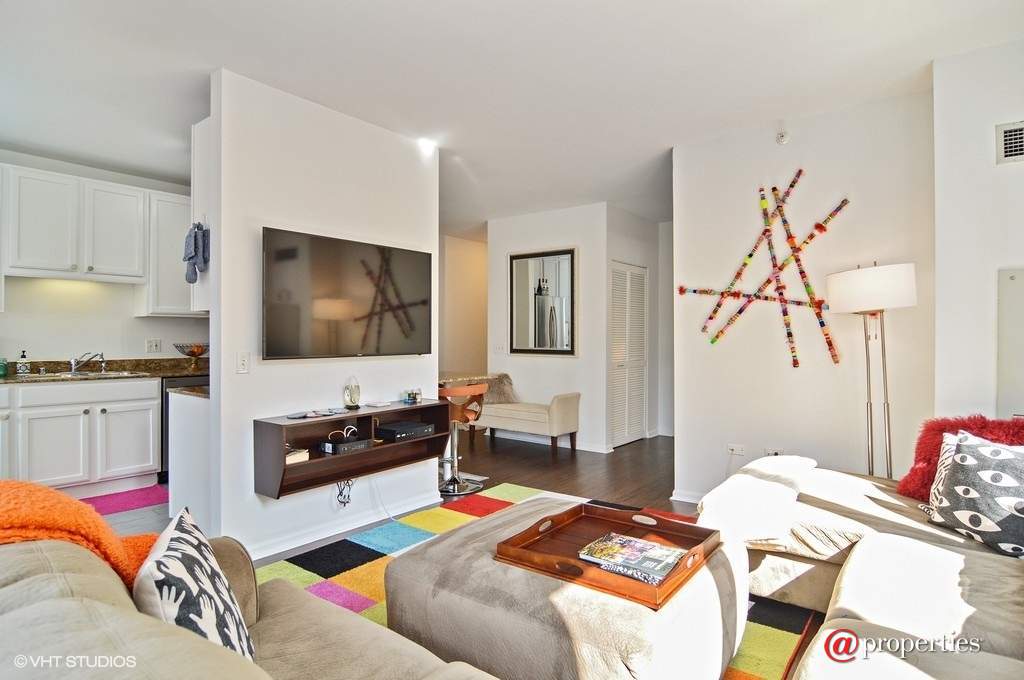 600 N Dearborn Street #912 Chicago, Illinois 60654 - Living Room