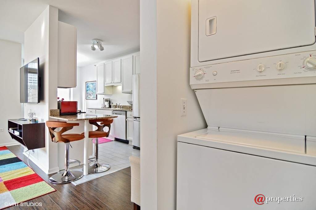 600 N Dearborn Street #912 Chicago, Illinois 60654 - Laundry Room