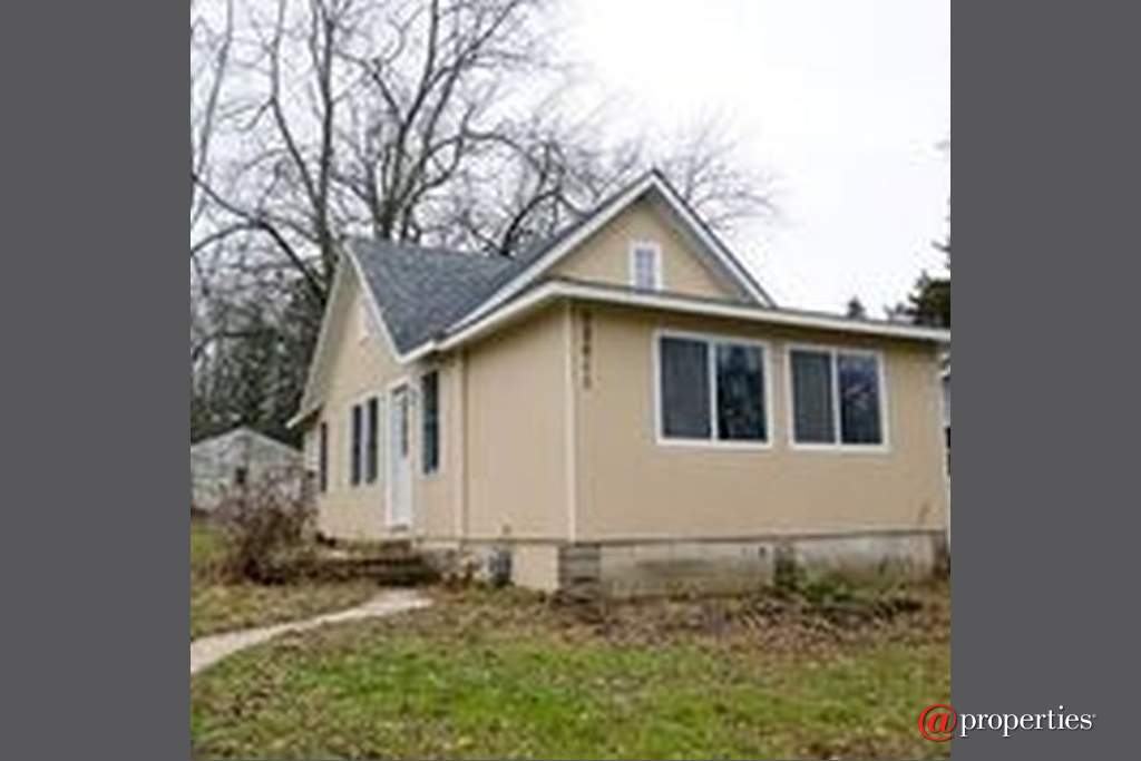 28611 W Mall Road Ingleside, Illinois 60041 - Front View