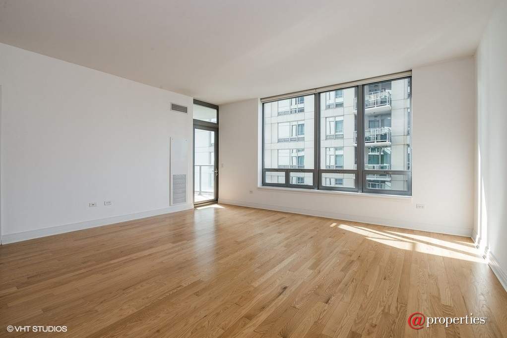 600 N Lake Shore Drive #3303 Chicago, Illinois 60611 - Living Room