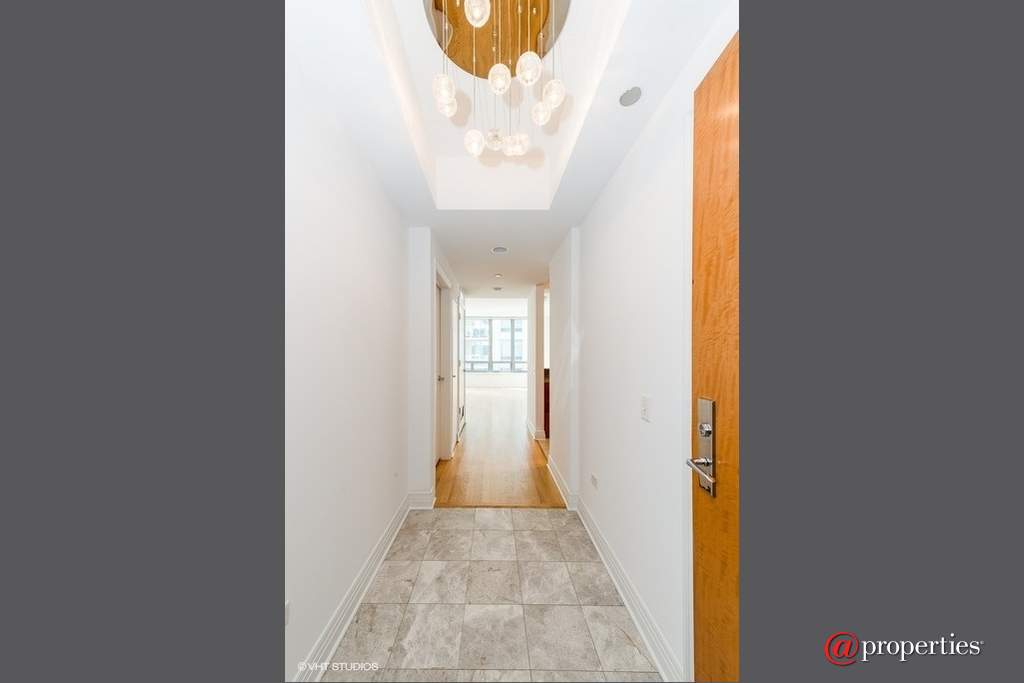 600 N Lake Shore Drive #3303 Chicago, Illinois 60611 - Foyer