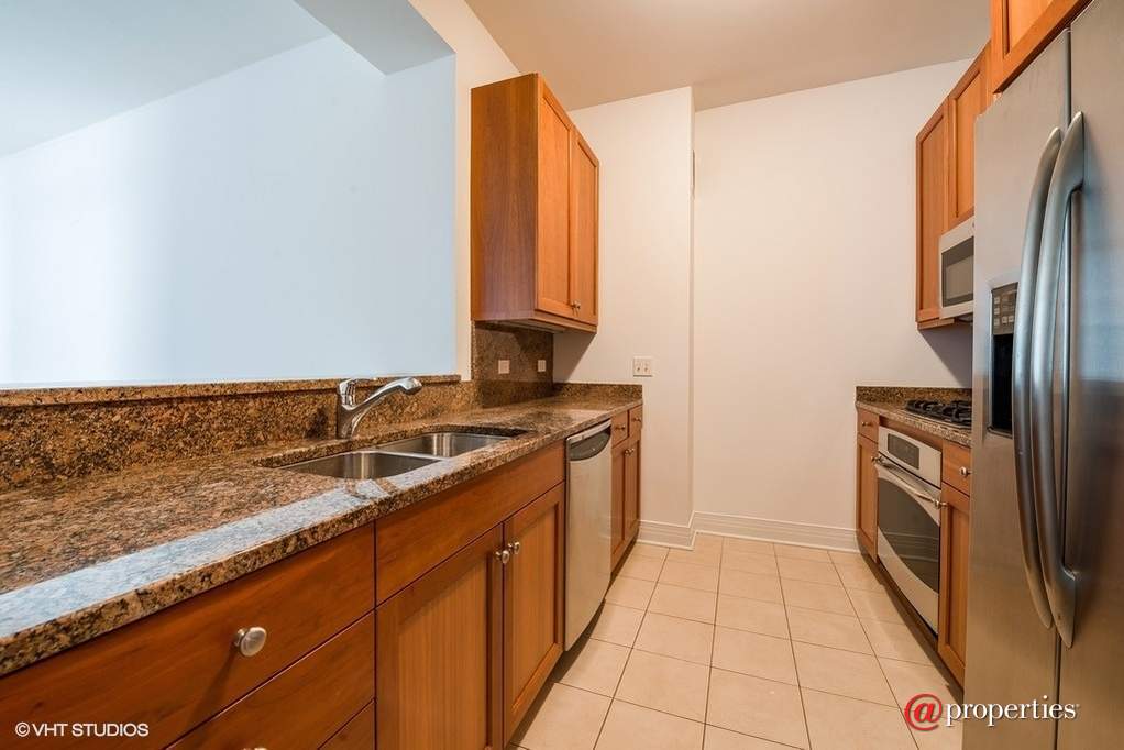 600 N Lake Shore Drive #3303 Chicago, Illinois 60611 - Kitchen