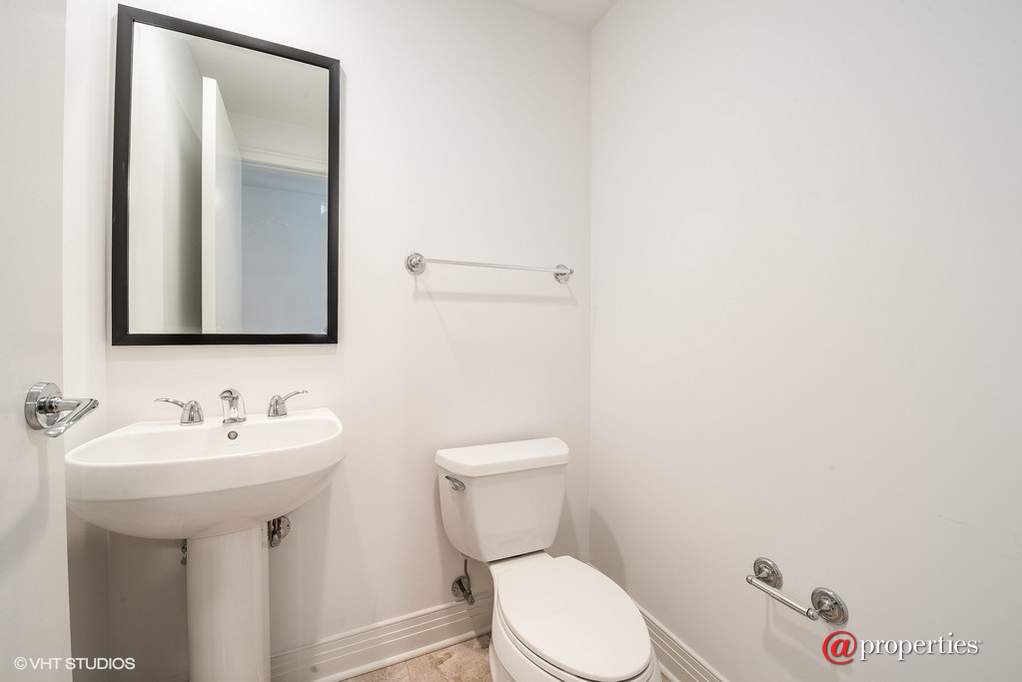 600 N Lake Shore Drive #3303 Chicago, Illinois 60611 - Half Bath