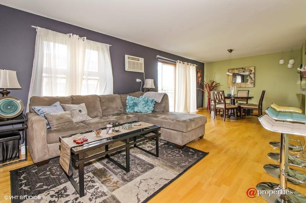 7229 W Higgins Avenue #302 Chicago, Illinois 60656 - Living Room