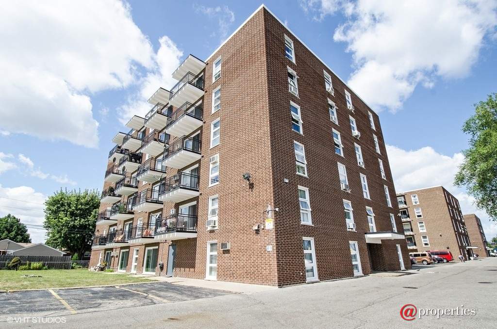 7229 W Higgins Avenue #302 Chicago, Illinois 60656 - Front View