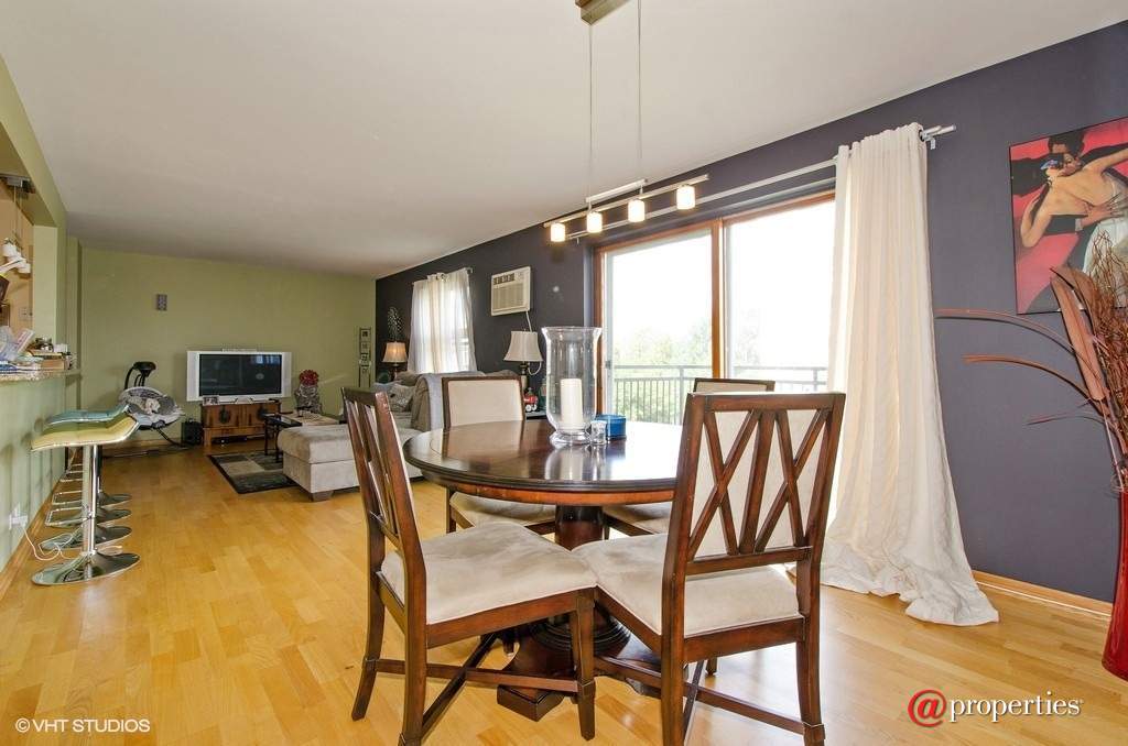 7229 W Higgins Avenue #302 Chicago, Illinois 60656 - Living Room / Dining Room