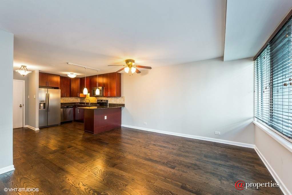 211 E Ohio Street #701 Chicago, Illinois 60611 - Living Room